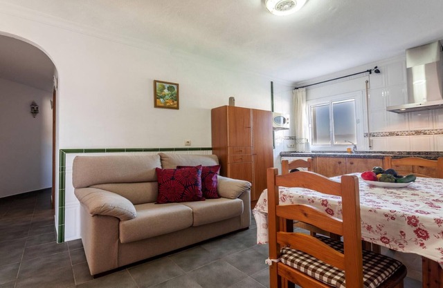 Bonito apartamento en Bolonia ( Aprt. Luz C)