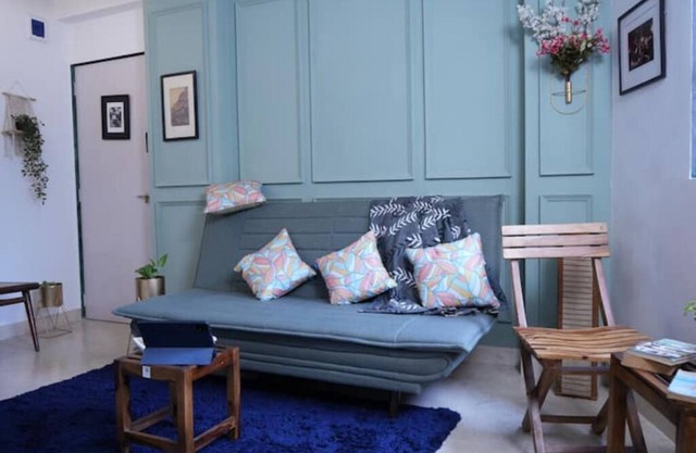 Bonjour Bandra: Cozy and Elegant Retreat on Carter Rd