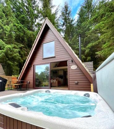 Bonnie Lodge-Lochside Location with Hot Tub