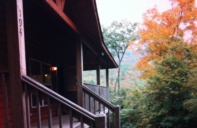 Bonus with Booking - Hot Tub - Mountain View Sleeps 6 - Dog/Pet Friendly -