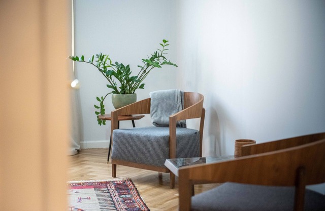 Book-art 2BR Condo with King bed and cozy balcony! Enjoy its central location