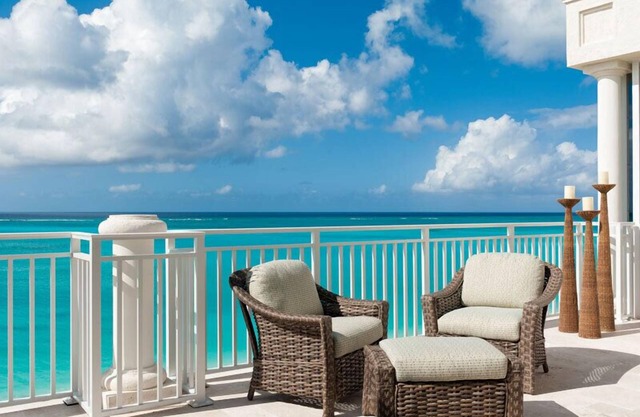BOOK NOW! August 1 - October 31 15% Off Stays of 3 Nights or More!