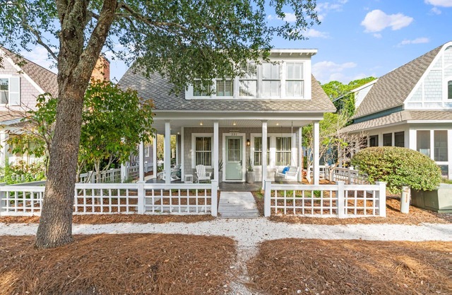 Book Now for Summer Stays! Convenient location! Golf Cart! Charming WaterSound Cottage!