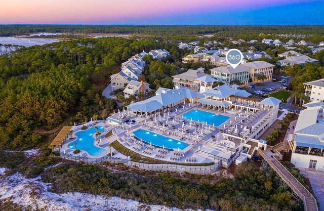 Book Today for Fall! Beach District - South of 30A - Close to Beach Club! Centrally Located!