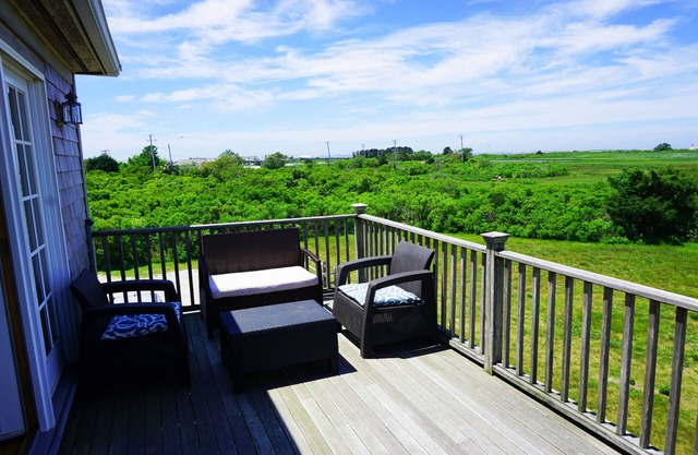 Booking a Clean, Spacious House in Madaket for Sunday to Sunday weeks.