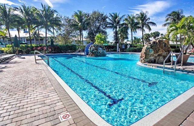 Booking Jan-April 2026 NOW! Lely 2BR 2BATH +Den Lely Golf & Swim Condo! A+