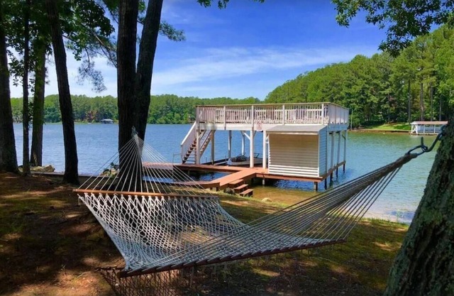Booking Special-$500 Boat Rental, Lakefront, Family/Pet Friendly, Flat Lot
