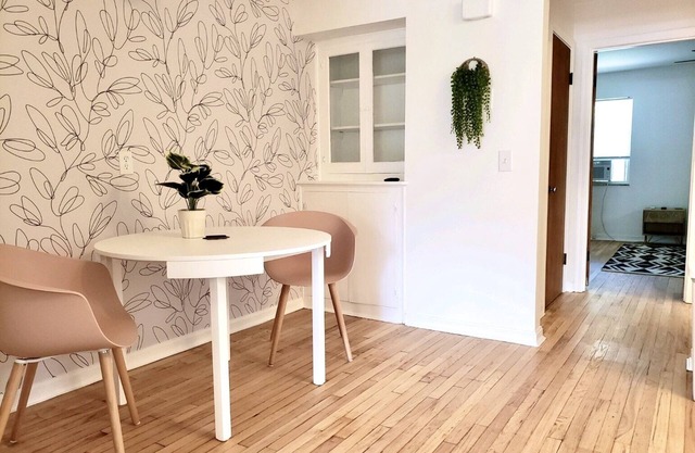 🌿 Botanical Beautiful 🌿 Pet Friendly; For Long Term Stays