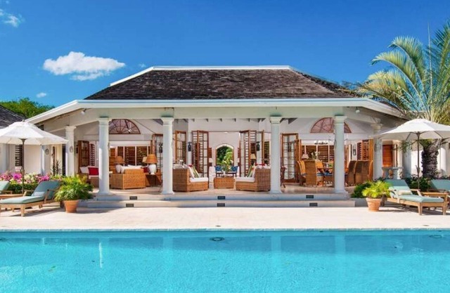 Bougainvillea House Luxury villa