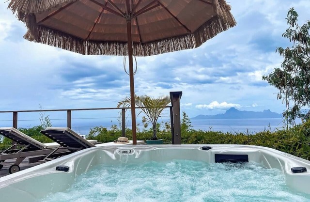 Bounty Lodge - Private spa and view