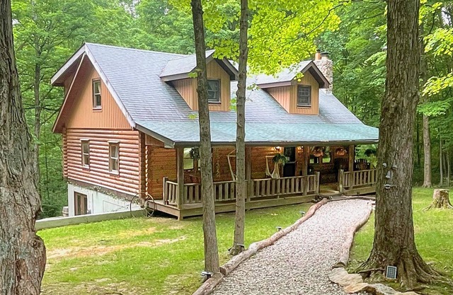 Bourbon Trail Chalet - 9 person hot tub - Secluded