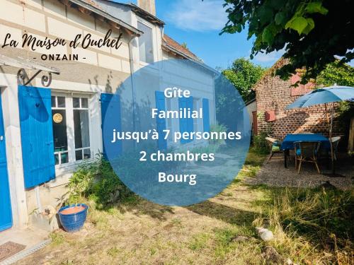 Bourg, familial, cour, la Maison d'Ouchet