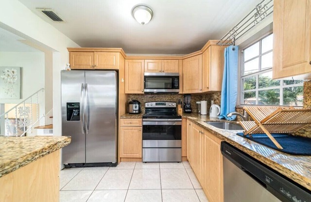 Boutique Heated Pool, Large Home, Top-Location.