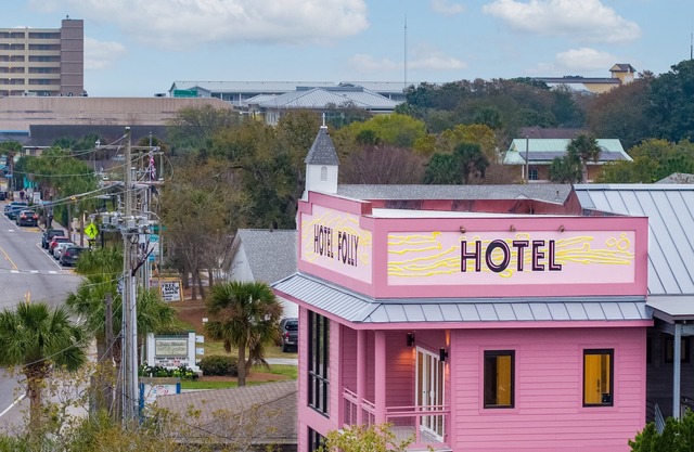 Boutique Hotel Folly Room 4: King Studio - cozy porch views of the Folly River