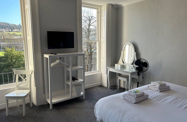 Boutique Retreat in the Heart of Bath — Steps from All the Sights