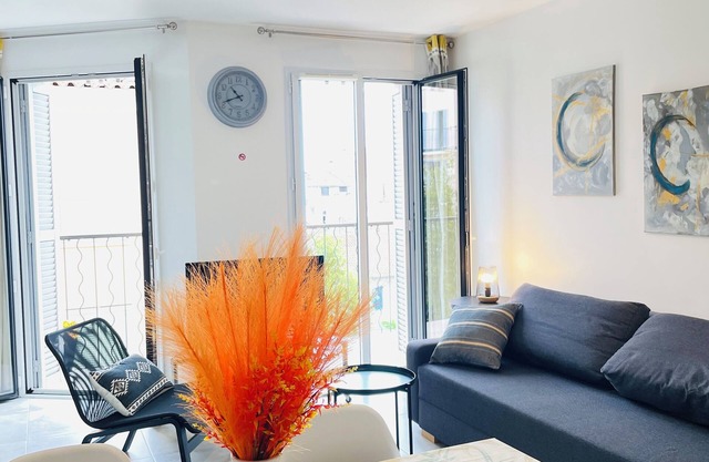 Brand New 2BR Apartment Old Town Antibes w/Parking