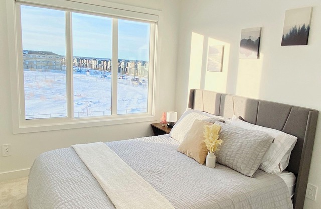 BRAND NEW 3 BR Entire Home SW 15mins Airport & WEM