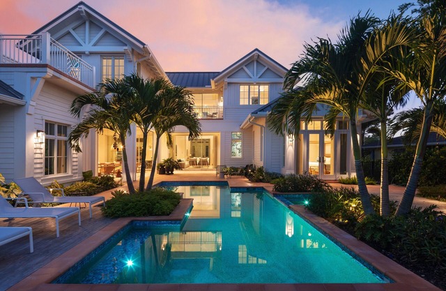 Brand new 4bdr Villa in Old Naples - walking distance to Beach