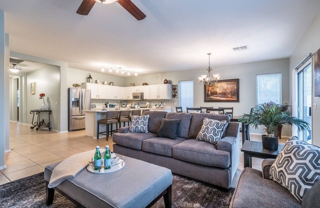 BRAND NEW AC - Sleeps 12 - Pet Friendly in Gilbert near Loop 202!