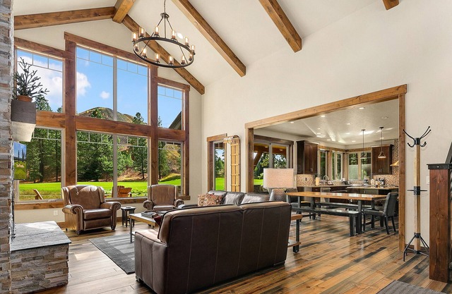 Brand New Golf Course Stunner! Short Walk to the Winery * Hot Tub * Fire Pit