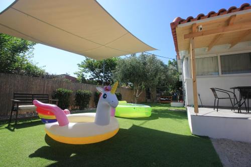 Brand new house with garden, next to the beach