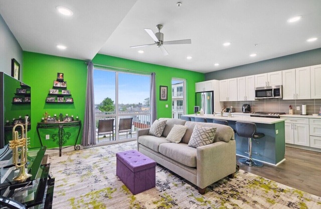 BRAND NEW LISTING The Green Suite-w/garage parking & near French Qtr
