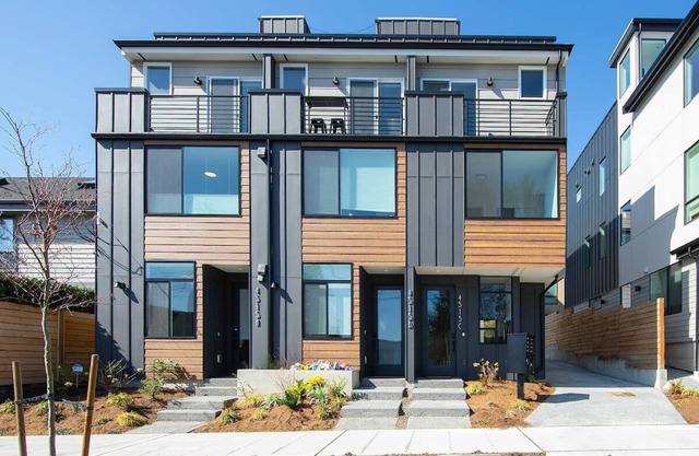 Brand New Modern Home with Seattle City View|95 ws