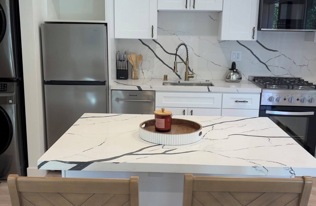 Brand new modern studio in pleasant and quiet Calabasas.