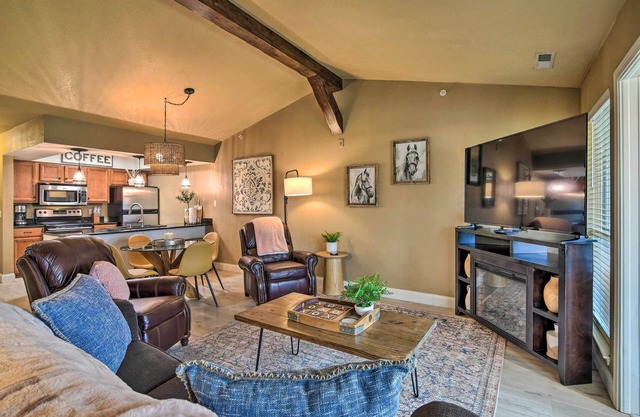Branson Condo w/Pool & Golf Course Views!