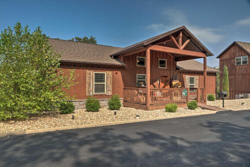 Branson West Cabin with Pool Access and Golfing