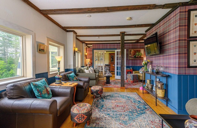 Brass Lantern Inn