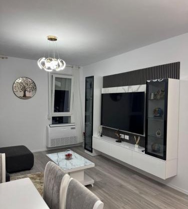 Bratti's Apartment 2 Near Tirana Center And Mother Teresa International Airport