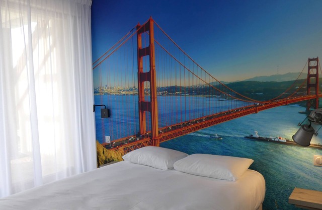 Break Hotel