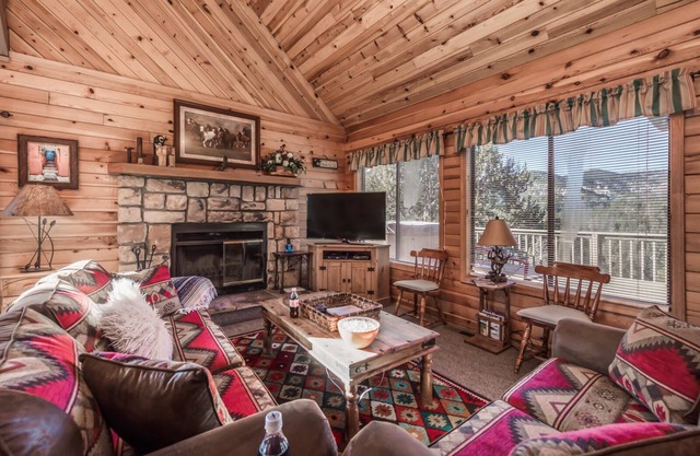 Breakaway Cabin | Hot Tub, Wood-Burning Fireplace