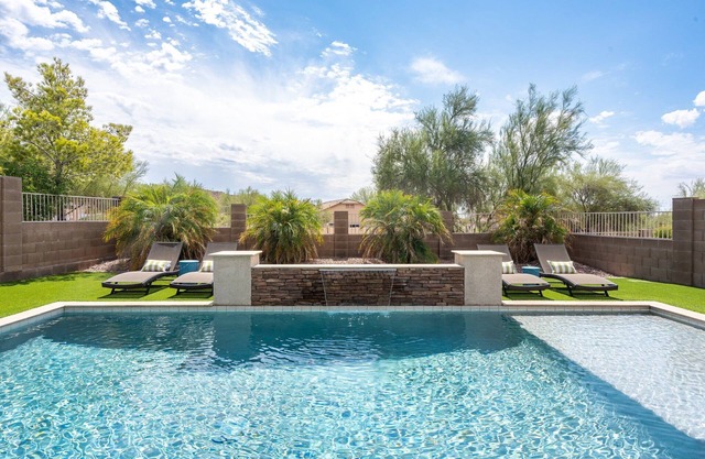 Breathtaking Backyard|Hot Tub|Heated Pool|Dog Ok