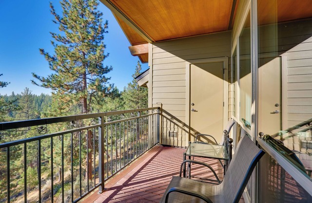 Breathtaking Bend Condo w/Resort Amenities!