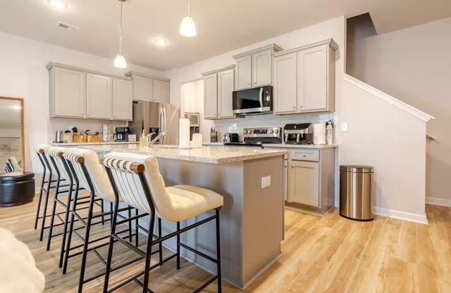 Breathtaking, Brand New, 4 Bedroom, 2.5 Bath Townhome 13 Mins from ATL Airport!