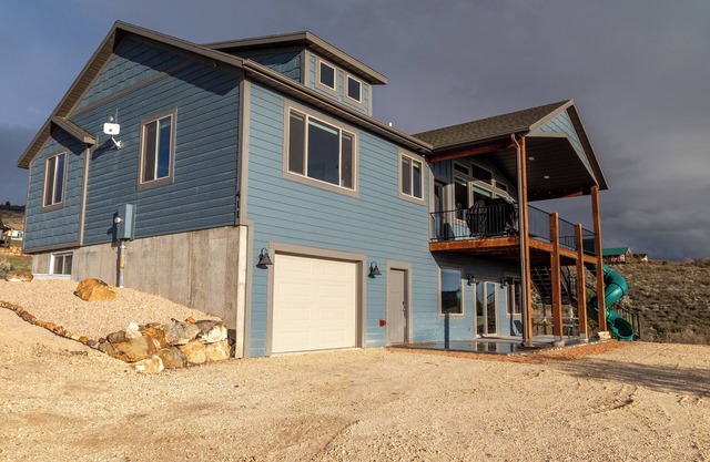 BREATHTAKING LAKE VIEW WITH PRIVATE BEACH ACCESS! NEXT TO GOLF COURSE!