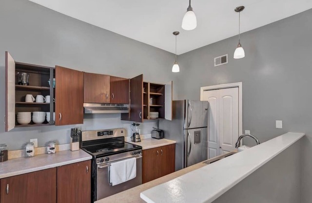 Breathtaking Unit in Shaw - 4 Queen beds 1W