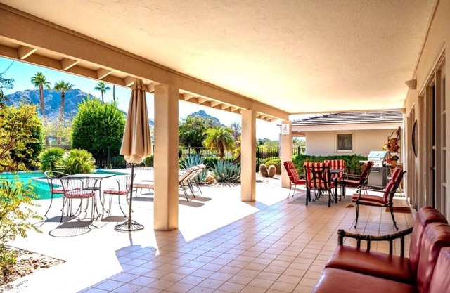 Breathtaking View Retreat: Large Pool w/Pickleball