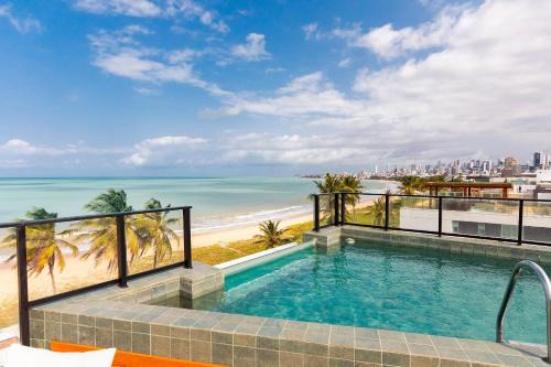 Breeze Residence#202 - Seafront by Carpediem