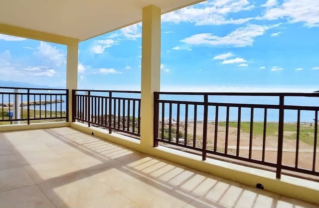 Breezy Beachfront Villa in the sunshine