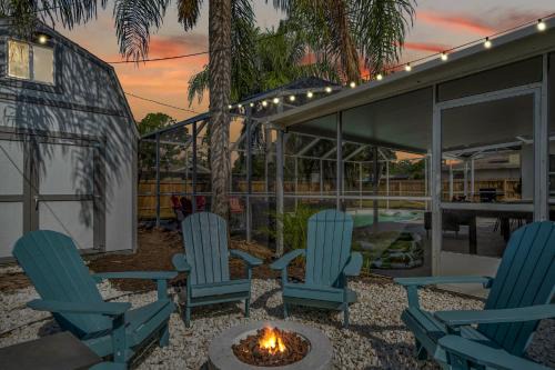 Breezy Pineapple, Heated Pool, Sleeps 12, Putting Green
