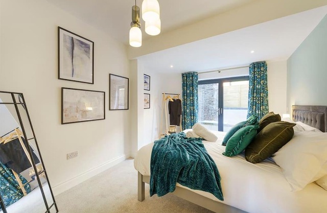 Bressingham - 2 Bedroom Luxury Apartment by Mint Stays