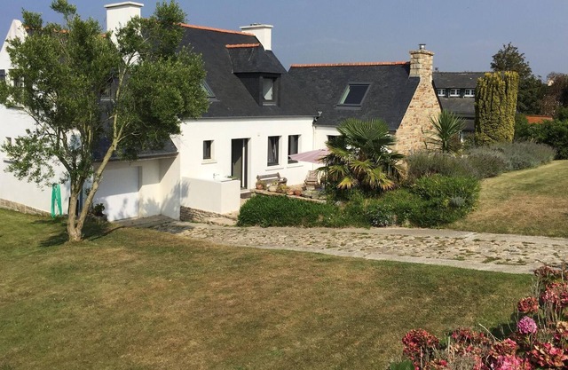 Breton holiday home in a quiet location near the beach