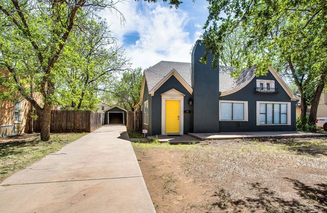 Brick Road Bungalow - Near TTU