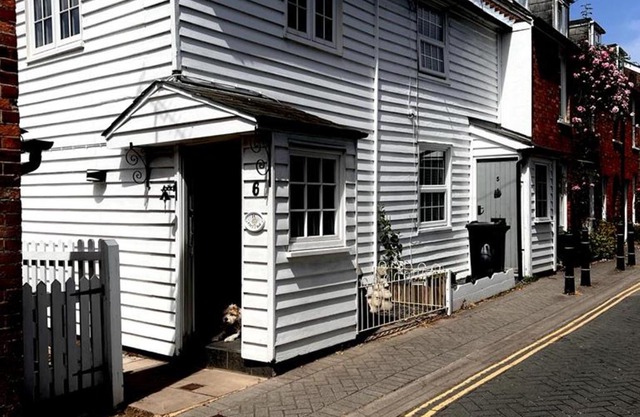 Bridewell Cottage in the heart of Tenterden - Pass The Keys