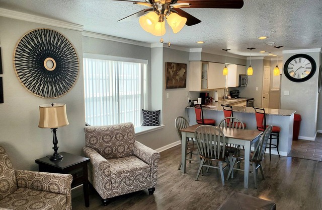 Bridging the gap between convenience and luxury! No stairs! Family-friendly!