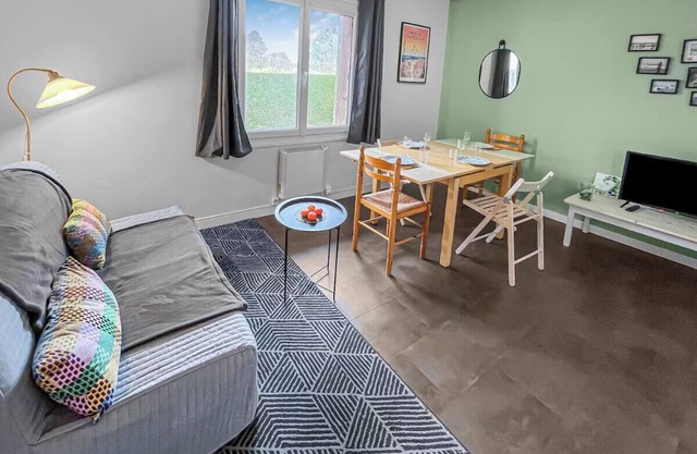 Bright apartment - near the beach