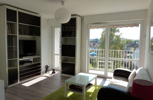 Bright 2 bedroom apartment